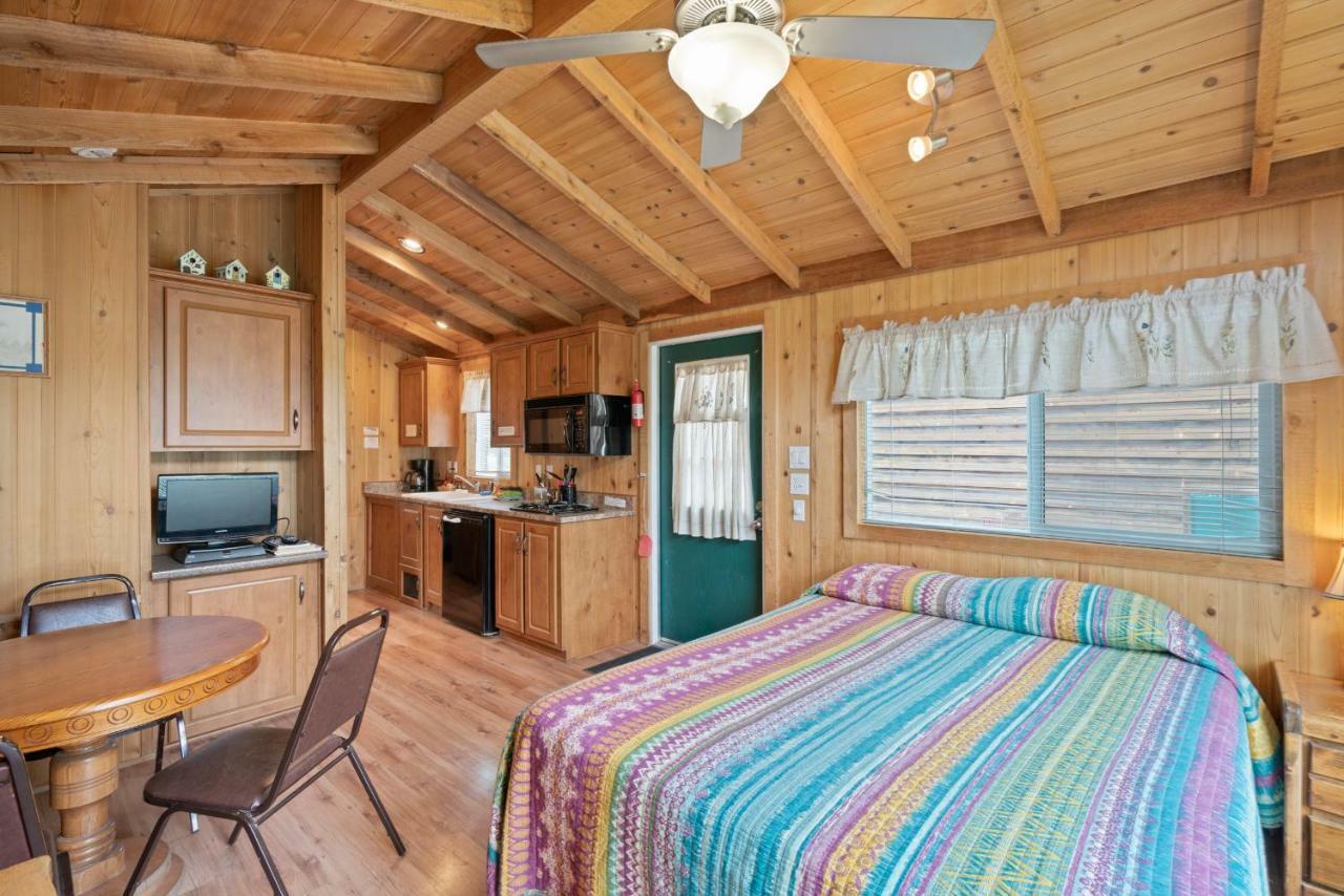 Crater Lake Resort Fort Klamath Экстерьер фото